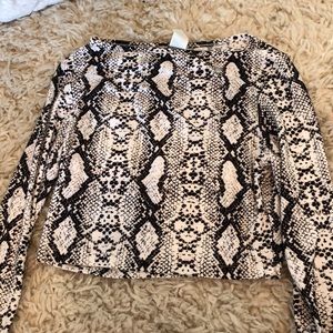 Windsor Long sleeve white and black snake skin top